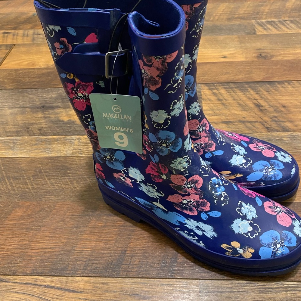NWT Magellan Outdoors Women’s Floral Rain Boots